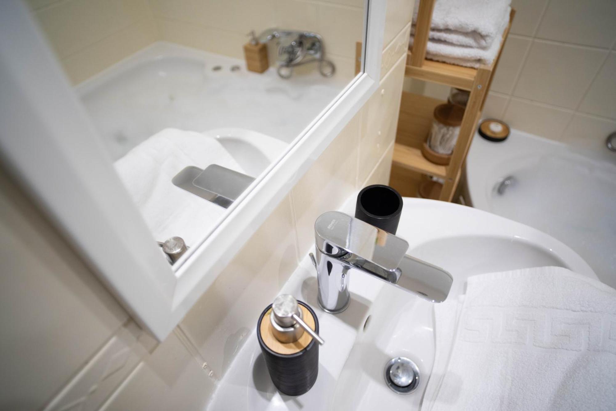 Bird Nest 2 Room Apartment Bucureşti Ngoại thất bức ảnh