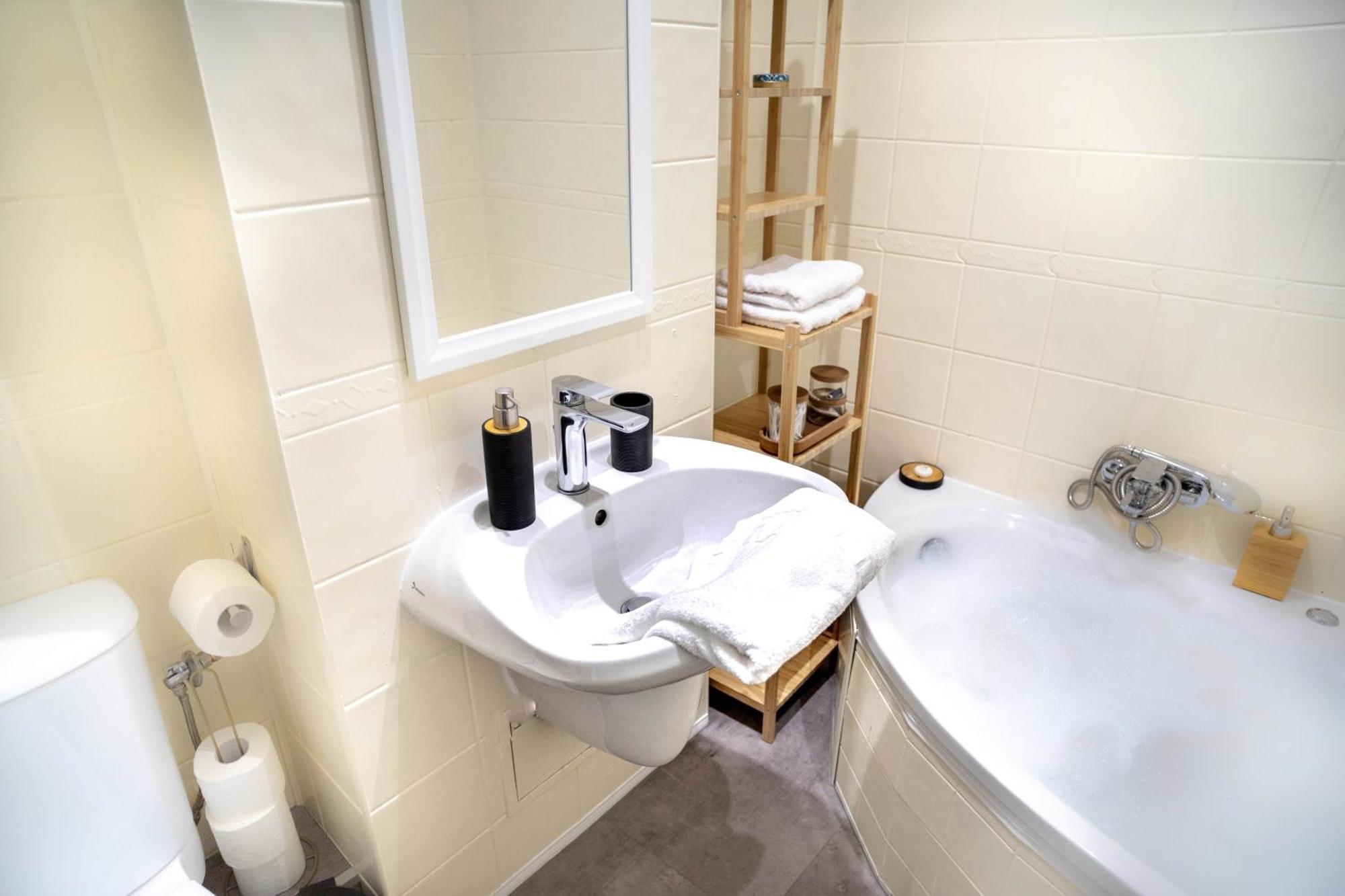 Bird Nest 2 Room Apartment Bucureşti Ngoại thất bức ảnh